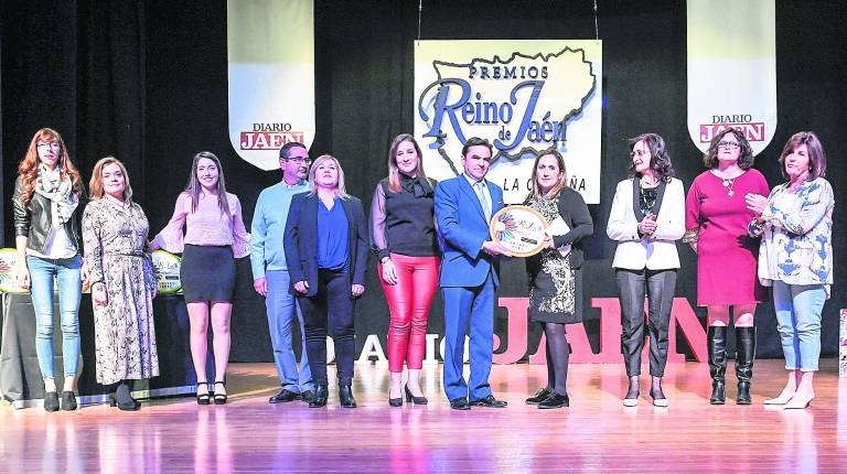 ENCLAVE PERFECTO. <i>La residencia Virgen de Alharilla recibió uno de los premios durante la presentación del acto en el Cine-Teatro María Bellido de Porcuna.</i>