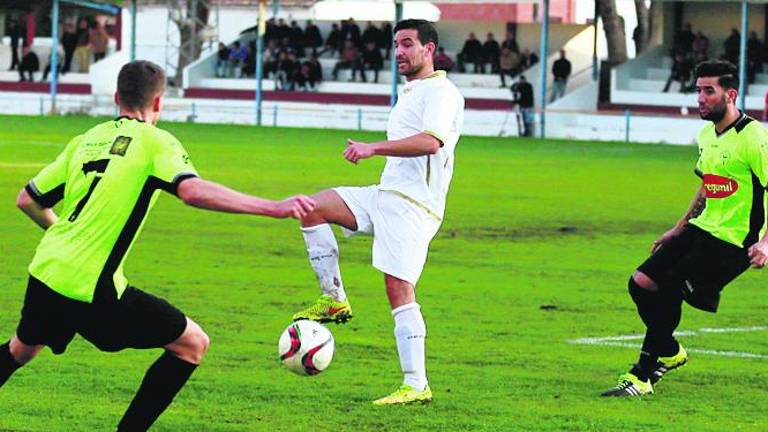 El Martos está obligado a despertar ante el Vélez