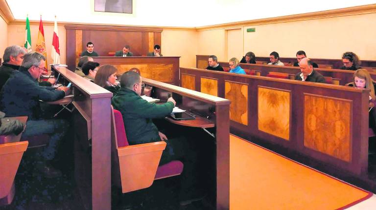 <span style=text-transform:uppercase>REUNIÓN plenaria</span><i>. La Corporación Municipal durante la votación de la aprobación de los Presupuestos 2019.</i>