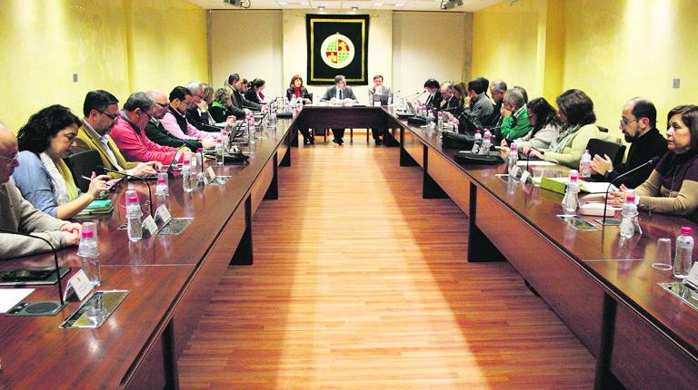 <span style=text-transform:uppercase>elecciones</span><i>. Reunión del Consejo de Gobierno de la UJA, presidido por el actual rector Juan Gómez.</i>
