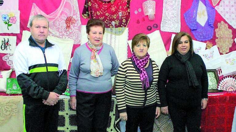 Amplia oferta cultural de los vecinos de la Cruz del Lloro