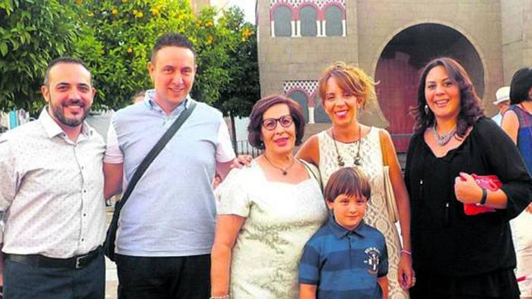 Moros y cristianos pugnan por la bella Virgen del Rosario