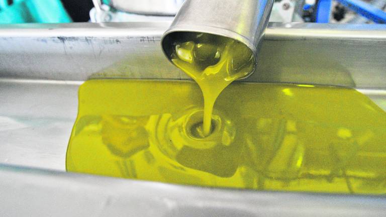 El precio del aceite cae tras 38 meses por encima de 3 euros