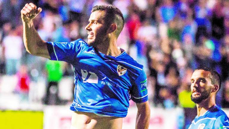 Víctor Curto solicita su salida