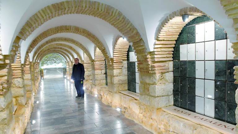 La cripta de San Ildefonso alberga columbarios La cripta de San Ildefonso alberga columbarios