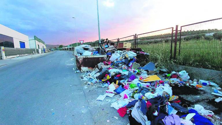 Un pulmón empresarial que “se ahoga” entre la basura