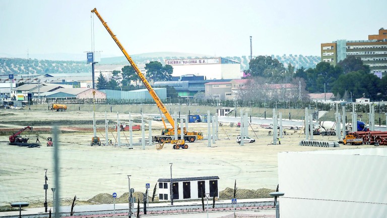 Obras para levantar medianas superficies en el Jaén Plaza
