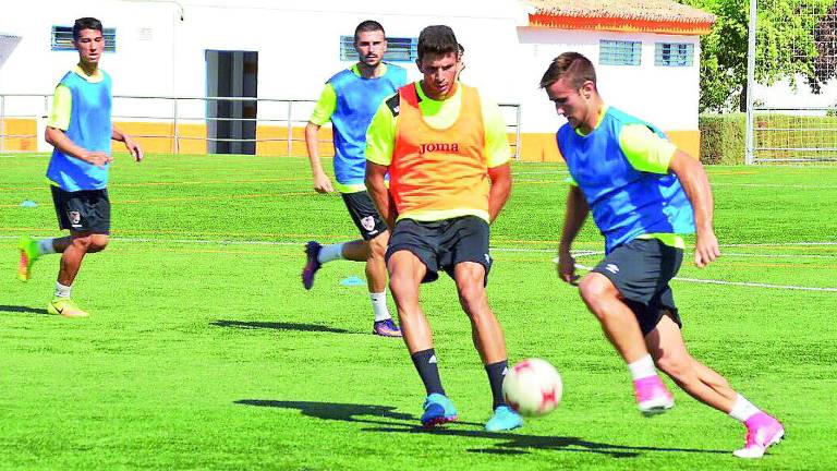 Pablo Ortiz confía en la plantilla para el ascenso a Segunda B