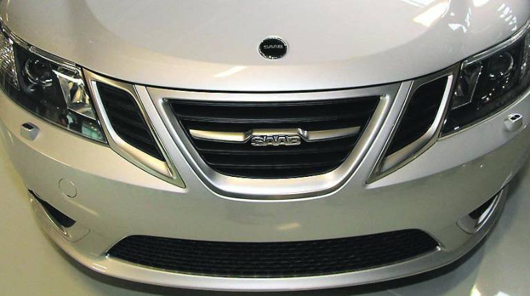 <span style=text-transform:uppercase>DESAPARICIÓN. </span><i>Logo de la marca Saab luciendo en uno de sus modelos.</i>