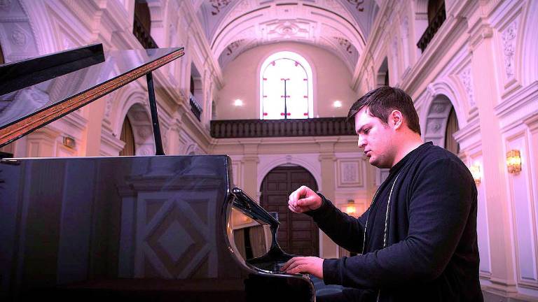 Diecinueve maestros de las teclas pasan la primera criba