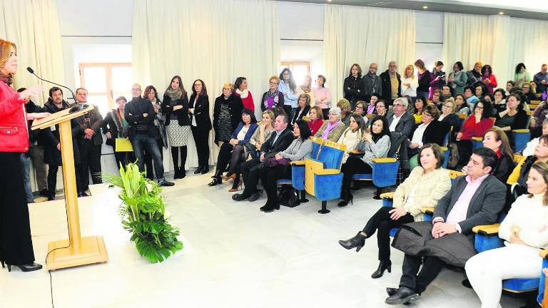 El “Carmen de Burgos” de Baeza honra a una “madre”