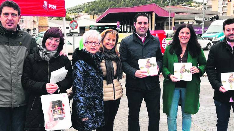 Reparto electoral del PSOE durante el mercadillo