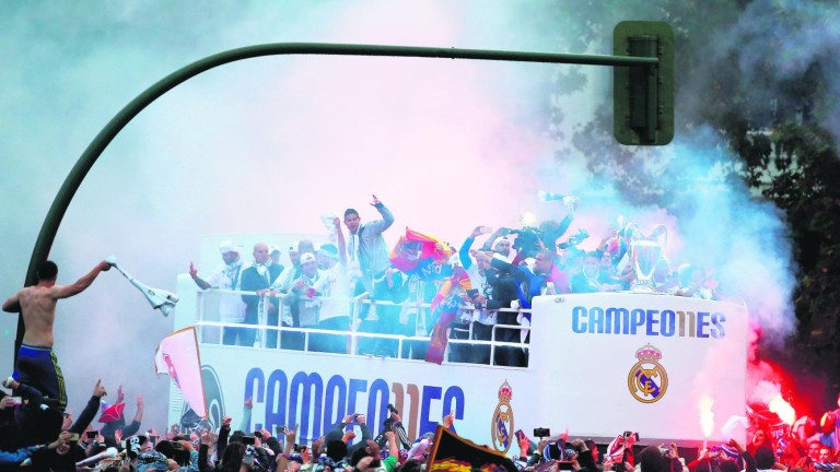 Baño de multitudes del Real Madrid