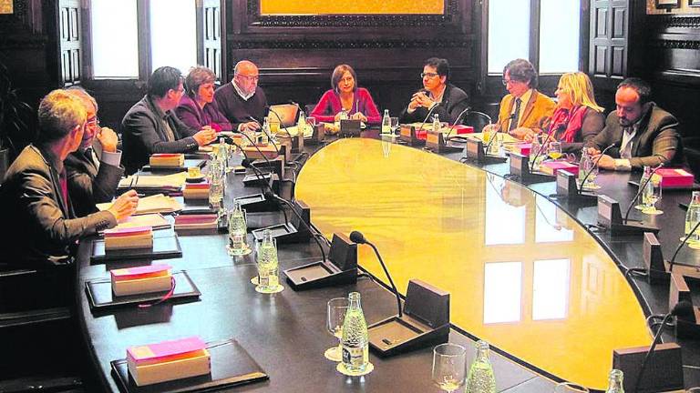 La Mesa del Parlament mantiene la moción independentista de la CUP
