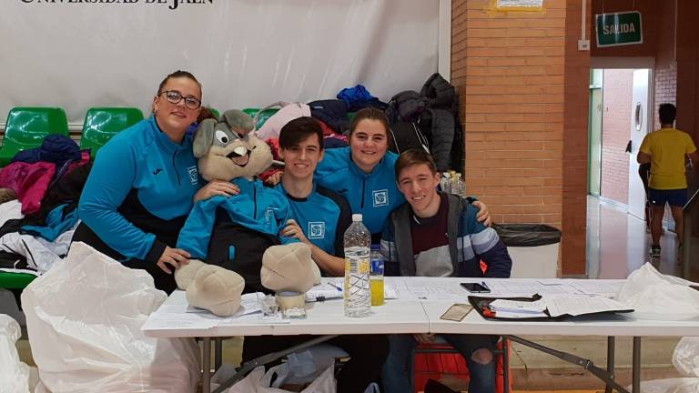 Saques altos llenos de apoyo