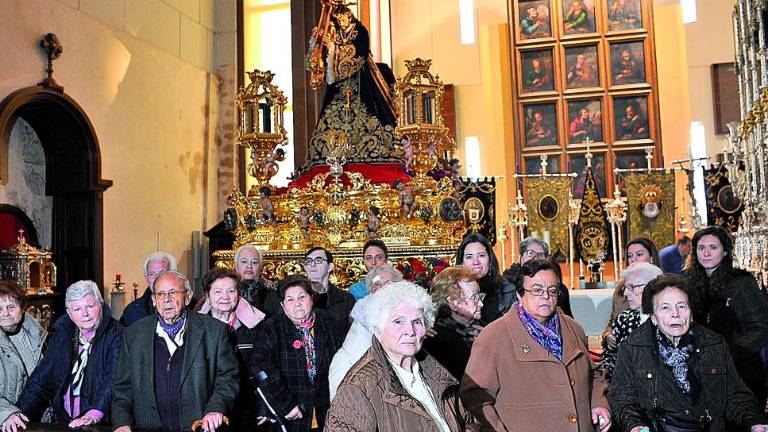 Un grupo de mayores visita el Camarín