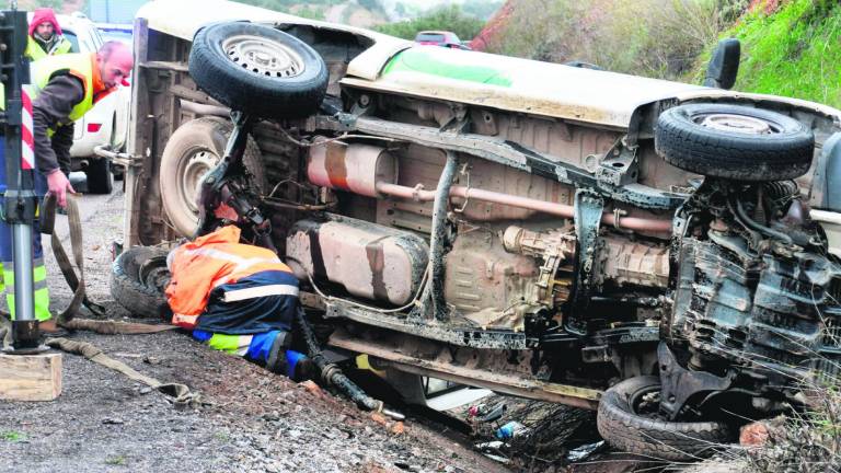 Un coche en sentido contrario provoca un aparatoso accidente