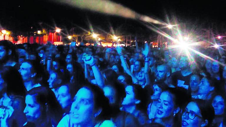 Residente deja el pabellón bien alto